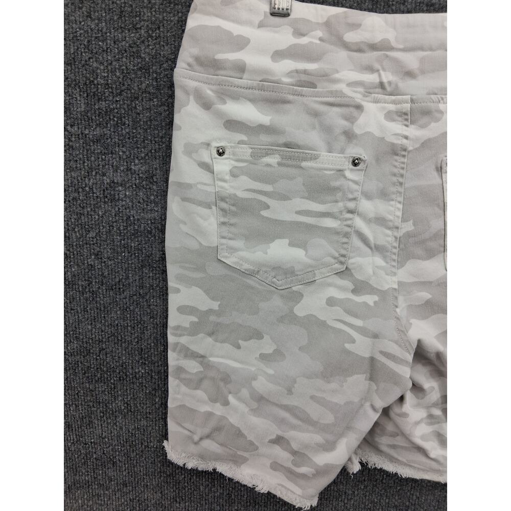 Belle By Kim Gravel Shorts Womens Size 6 White Grey Camo Camouflage - Picture 9 of 10